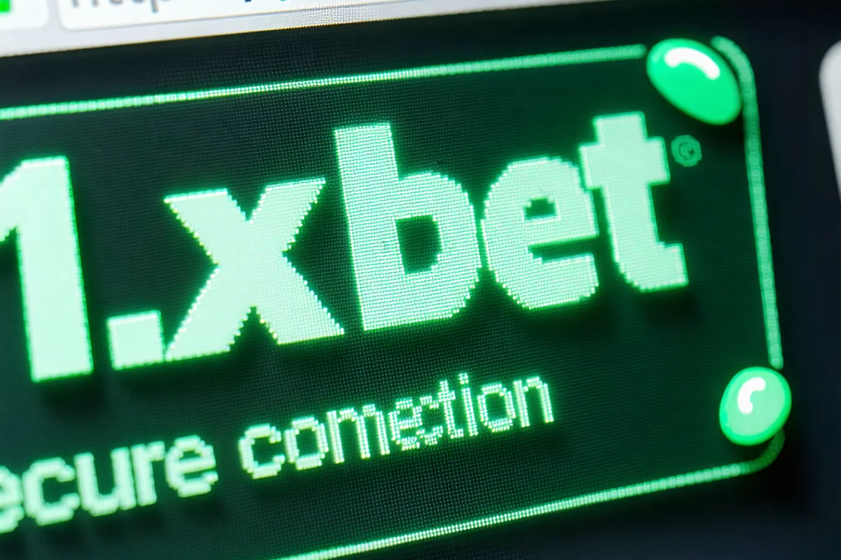 Màn hình máy tính hiển thị trang web 1xbet với biểu tượng khóa bảo mật, nhấn mạnh sự an toàn của link vào 1xbet chính thức.