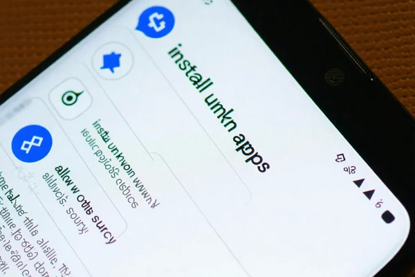 Màn hình cài đặt Android với tùy chọn 'Cho phép cài đặt ứng dụng từ nguồn không xác định' được bật, minh họa bước 1 tải 1xBet APK
