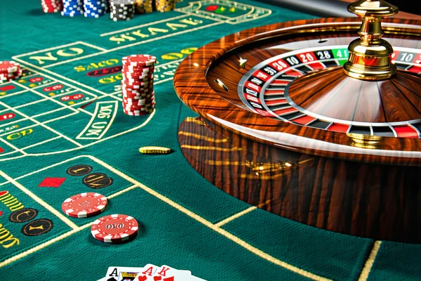 Hình ảnh đa dạng các trò chơi bàn như Blackjack, Roulette và Baccarat trên một sòng bạc ảo, thể hiện sự sang trọng và kịch tính của các game bàn tại 1xBet.